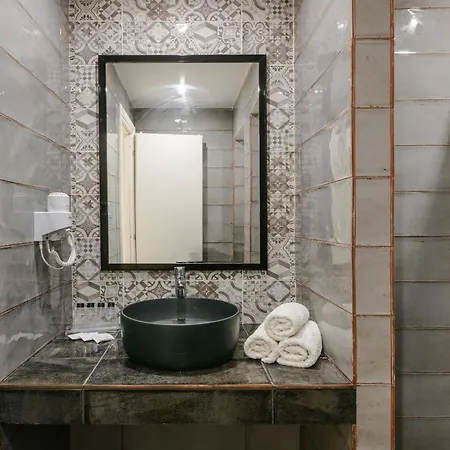 לינה וארוחת בוקר Sofi