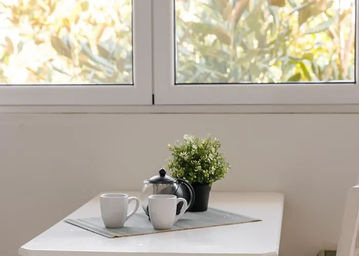 לינה וארוחת בוקר Sofi